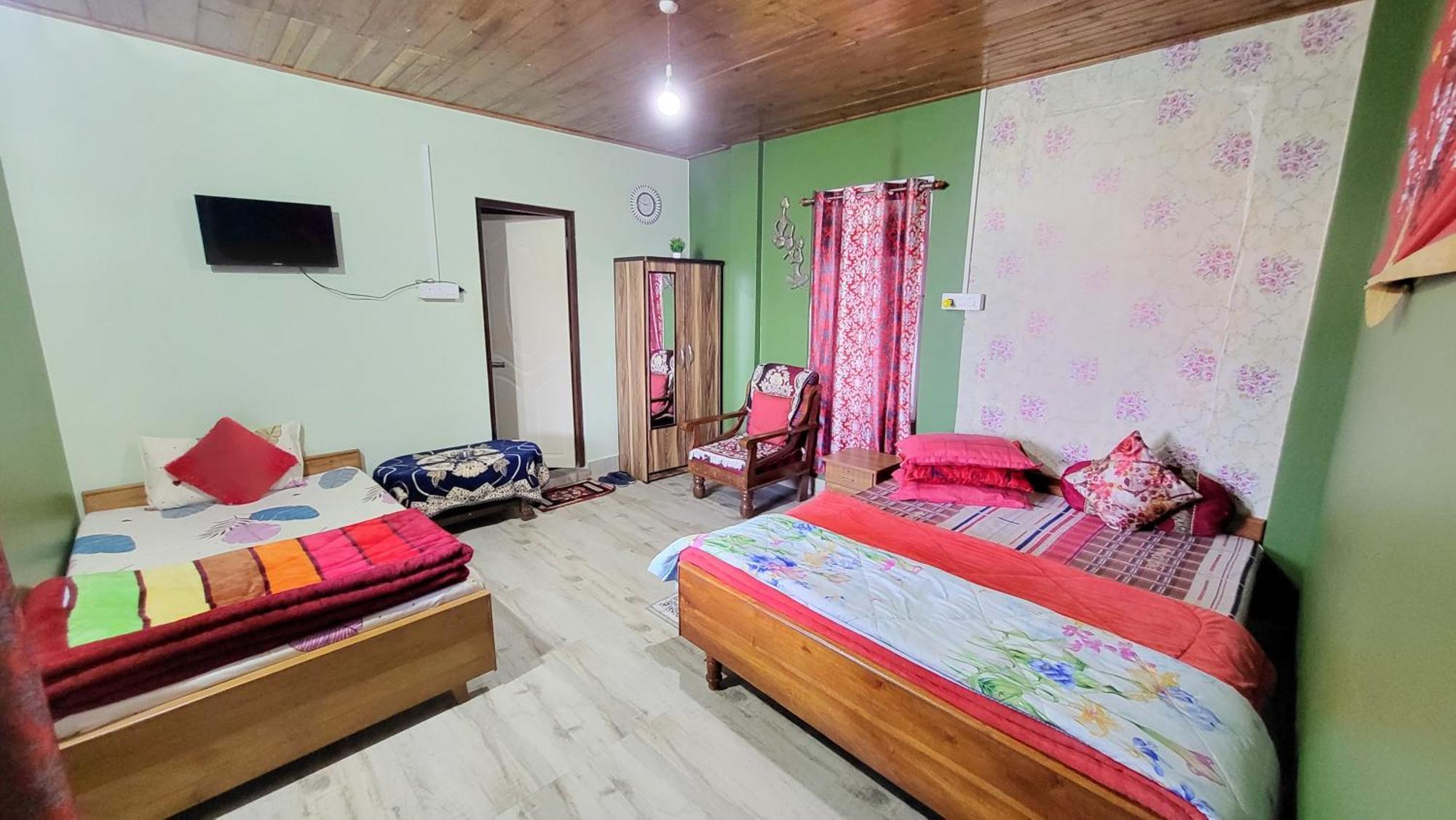 Seven Hills Homestay Калимпонг Экстерьер фото